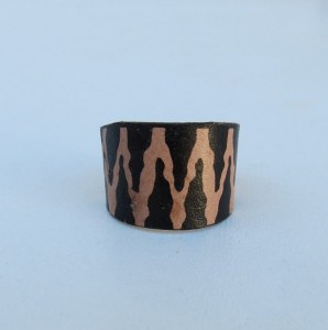 bague cuir noir zigzag base métallique adaptable