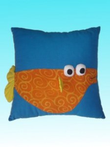 Coussin carré bleu Aqu'happy poisson orange