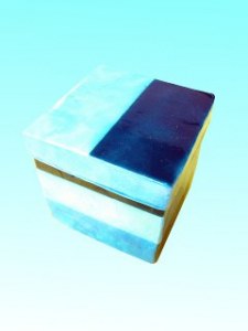  Boîte cubique bleue en capiz 8x8 cm 