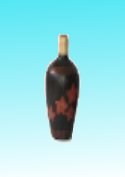 Vase wadang motifs batik noir fleurs rouges