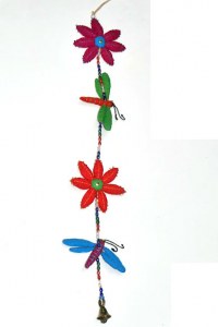 Suspension libellule et fleurs env. 67 cm en coton