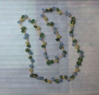 Collier en verre recyclé dépoli tons jaune et vert