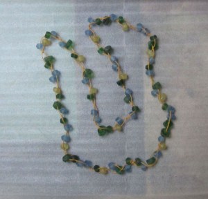 Collier en verre recyclé dépoli tons jaune et vert