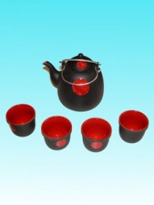 Service à thé noir et rouge avec 4 tasses