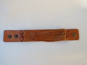 bracelet fin en cuir marron torsadé
