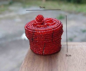 Boîte à bagues ou pilules perles recyclées couleur rouge 5 cm
