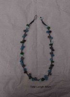 Collier en verre recyclé dépoli tons bleu et blanc extensible 6 cm