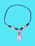 Collier bleu et blanc avec pendentif alu